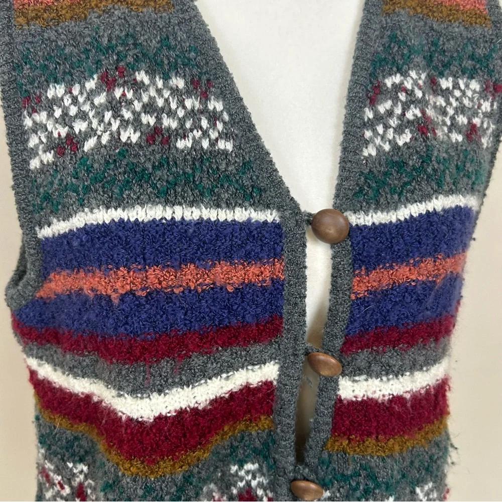 Lizsport petite knit sweater vest wood buttons cozy